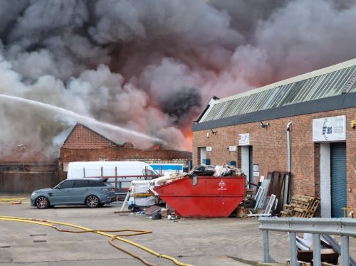 Wolverhampton fire LIVE: Major factory blaze sending smoke plumes over ...